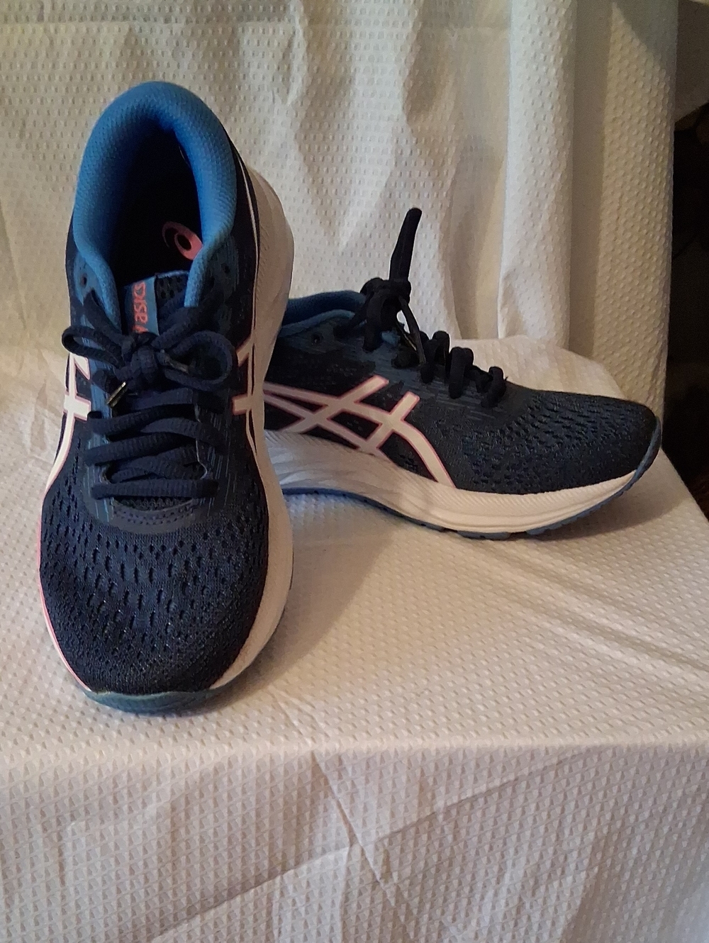 Size 6 Asics Navy and Light Pink Women's Running Shoes